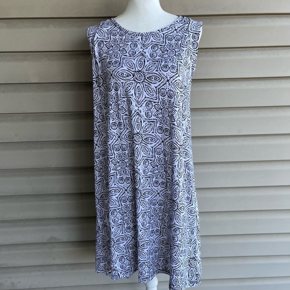 •New Directions• Keyhole Back Swing Dress - Size Medium - Picture 1 of 8